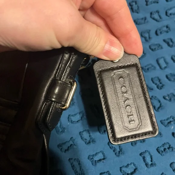 Coach Black Leather
Ashlyn Chelsea Shoulder Bag - Picture 10 of 10